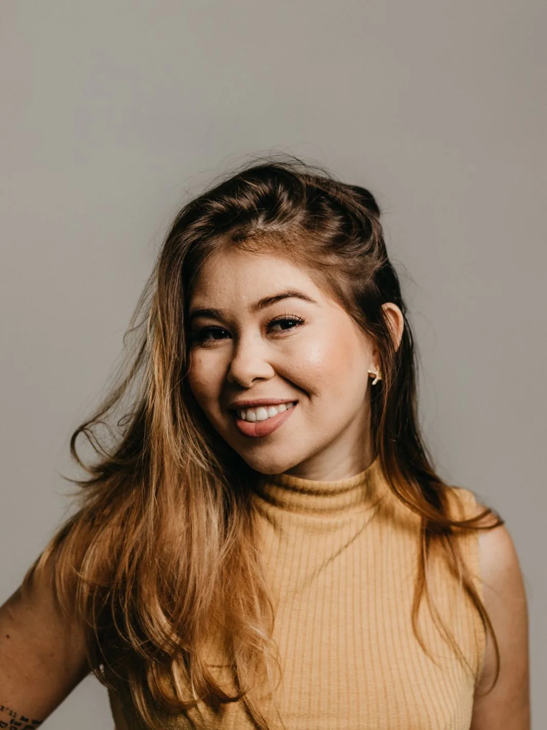 Kit, the learn-to-play guide, smiling against a soft grey background